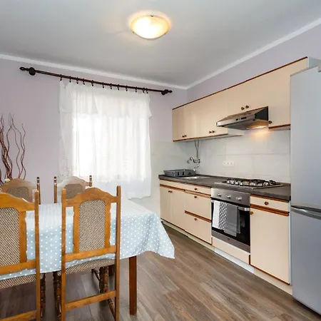 Shabby Chic Disente Nr1 Close To Krk Centre Apartment