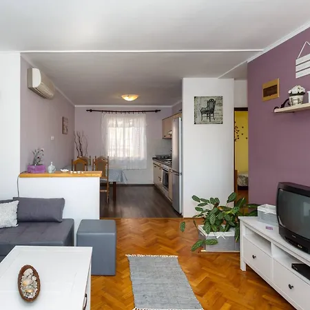 Apartment Shabby Chic Disente Nr1 Close To Krk Centre