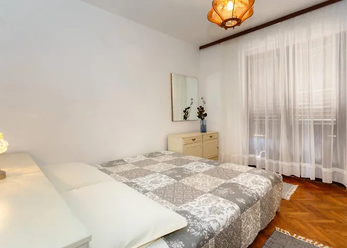 Shabby Chic Disente Nr1 Close To Krk Centre 아파트 *