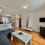 Shabby Chic Disente Nr1 Close To Krk Centre Апартаменты