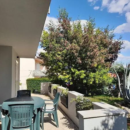 Апартаменты Shabby Chic Disente Nr1 Close To Krk Centre