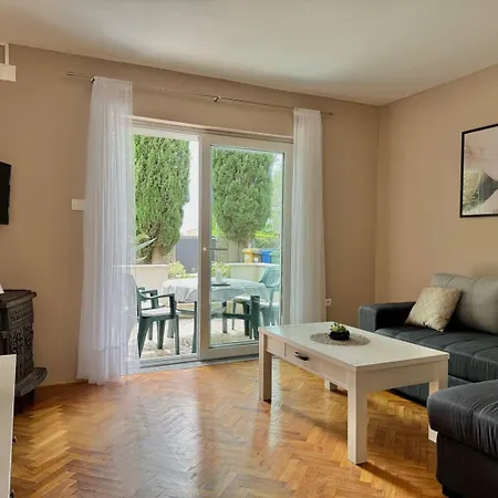 Shabby Chic Disente Nr1 Close To Krk Centre 아파트 *