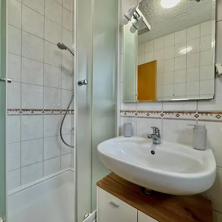 Shabby Chic Disente Nr1 Close To Krk Centre 아파트