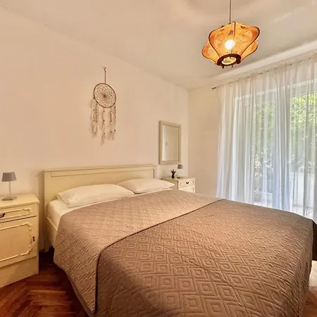 Shabby Chic Disente Nr1 Close To Krk Centre 크르크