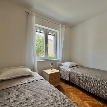 Shabby Chic Disente Nr1 Close To Krk Centre