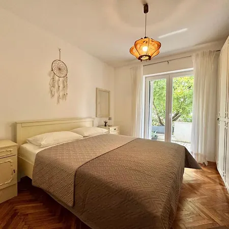 Shabby Chic Disente Nr1 Close To Krk Centre 아파트