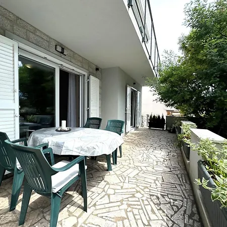 Shabby Chic Disente Nr1 Close To Krk Centre 아파트