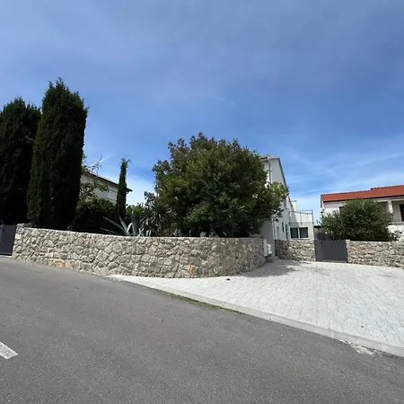Shabby Chic Disente Nr1 Close To Krk Centre 아파트 *