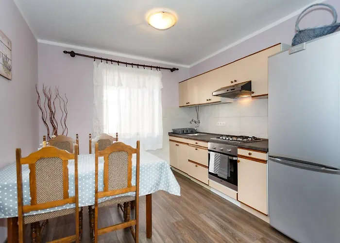 Shabby Chic Disente Nr1 Close To Krk Centre شقة
